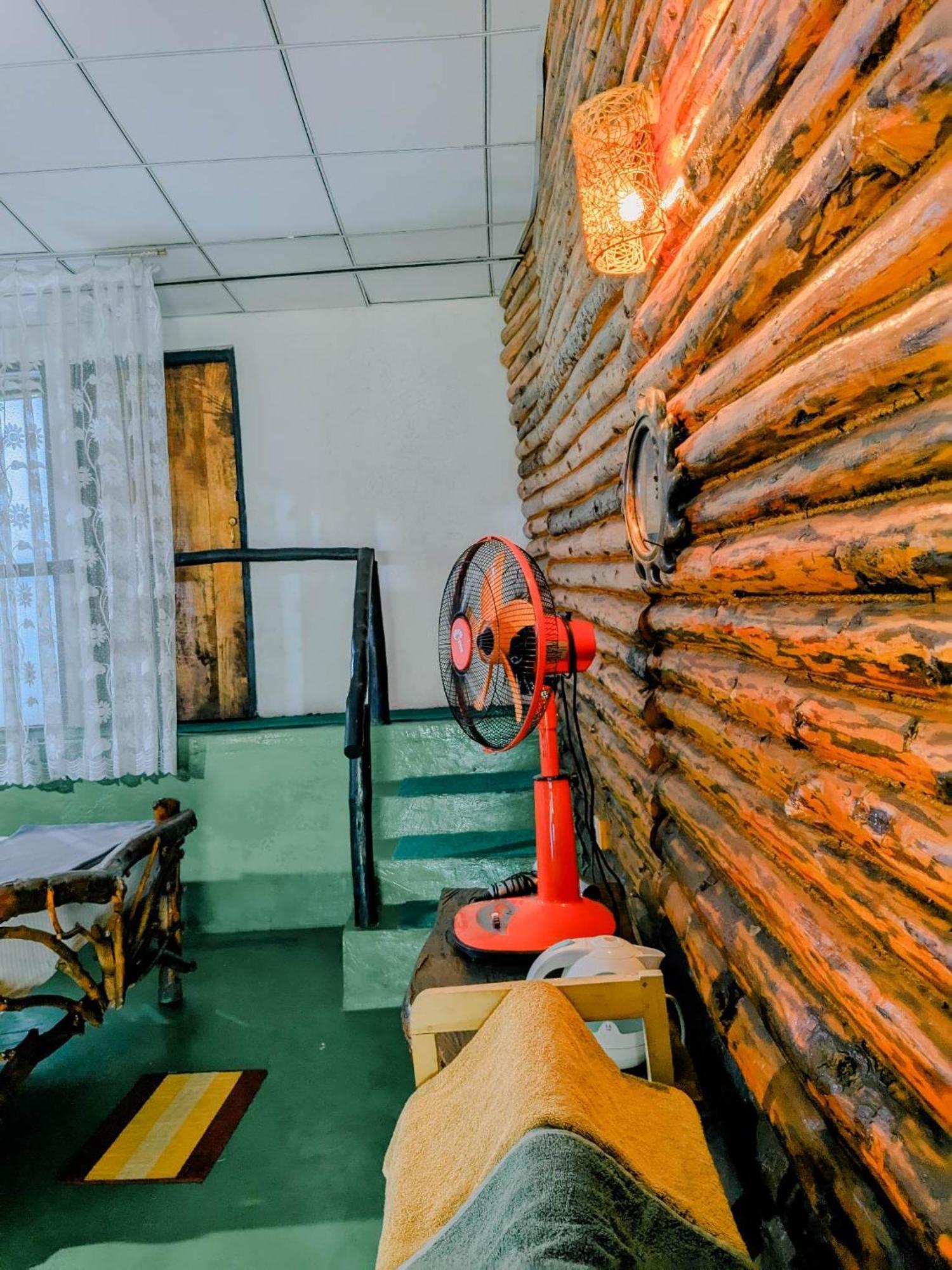 Hilltop Wood Lodge 엘라 외부 사진